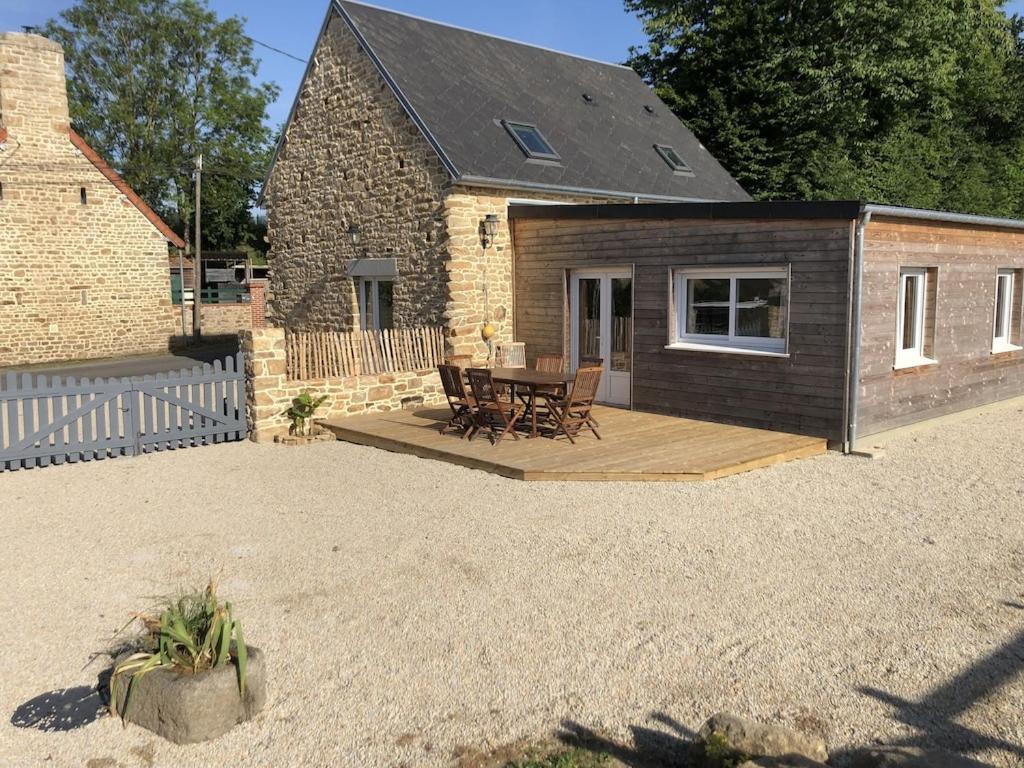 Charmante Maison De Campagne En Pierres Et Bois Sartilly-Baie-Bocage Luaran gambar